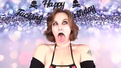 play Il compleanno imbarazzante del compleanno di Housewife: l'esperienza umiliante di Blackxrose92