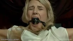 play Grote lul priester straft ruwe pestkop met Deepthroat en BDSM