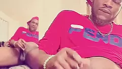 play Kijk hoe deze geile ebony babe de beste handjob en cumshot geeft met haar grote pikvoorrecht!