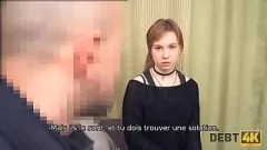 play Schuldeneintreiber wird von einem heißen russischen Teenager in einer harten, hausgemachten Blowjob-Session tief in die Kehle gefickt