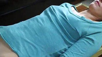 Fai sesso con la moglie del tuo migliore amico in macchina