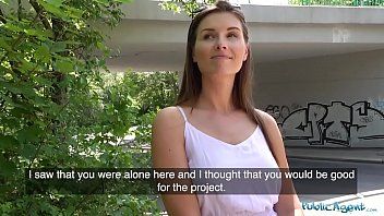 play Isi satisface sotia cu un futai in parc sex in public