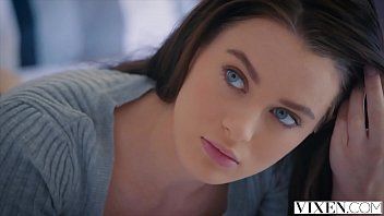 play Una mujer es especial y solo una que puede permitirse el lujo se la folla