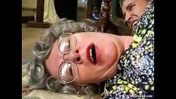 play A 60-year-old leva o pau brutal em sua buceta