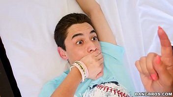 play Futai cu mama vitrega care il prinde ca freaca pula la filme xnxx