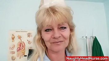 play La ragazza in servizio in ospedale è sotto controllo in ginecologia