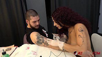 play Una adolescente creada es follada por su hermano cuando escribe xxl