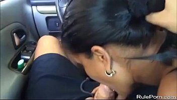 play Xnxx rijpe brunette kraai orgasme maken pijpbeurt in auto