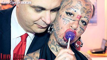 play The most ugly woman is ready to swallow freely