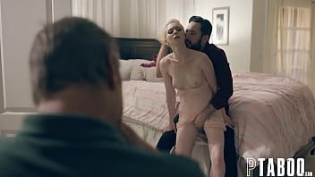 play Tiene anillos en la mano y le encanta hacer oral xxx.