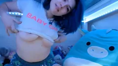 play Blonde tiener met enorme tieten heeft een intens orgasme