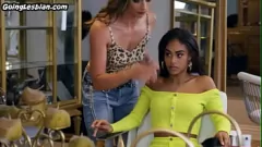play Lesbianas tatuadas domina el dique de ébano jóvenes con cara de cara y dedos