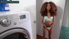 play Curvy Ebony Step-Sister fica travesso em um encontro de POV íntimo